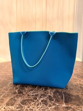 Rothy’s Lightweight Tote in Aqua Blue